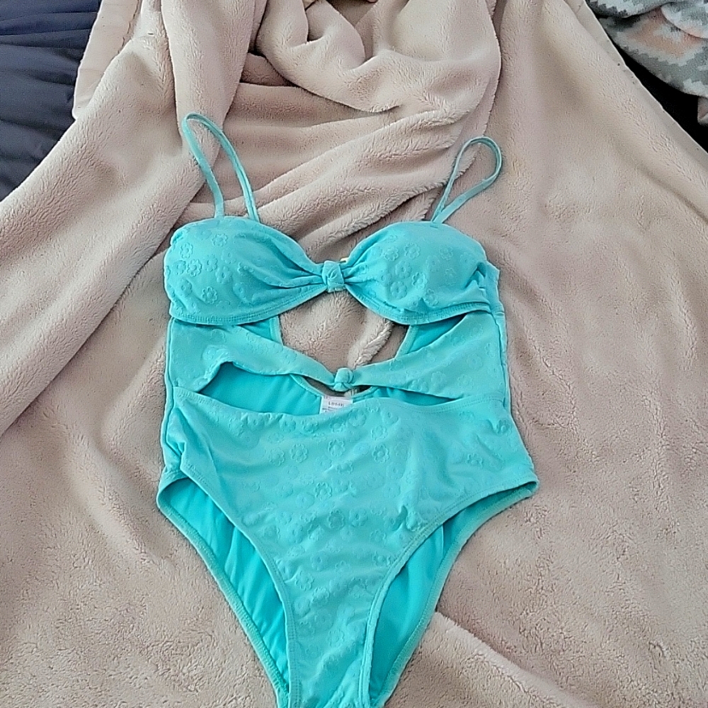 1 piece key hole bathing suit